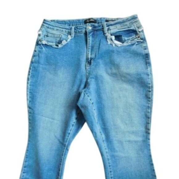 Judy Blue Size 20W Plus Size Distressed Slim Fit Demin STRETCH Jeans - Picture 2 of 3